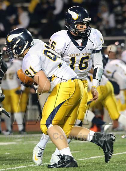 Thumbnail 3 in Upper St. Clair vs. Central Catholic photogallery.