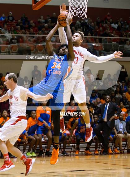 Thumbnail 1 in Centralia vs. East St. Louis (IHSA 3A Sectional) photogallery.