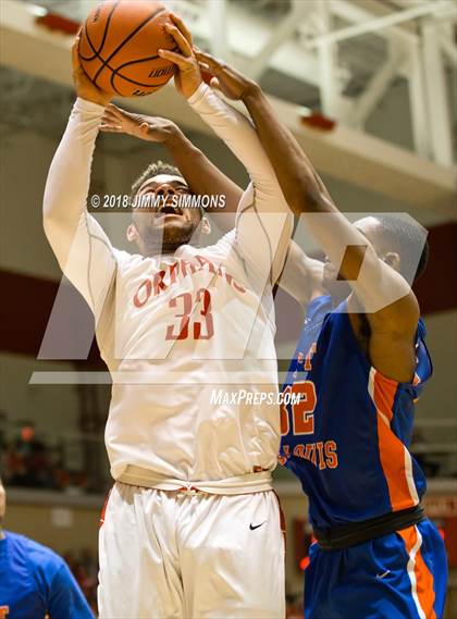 Thumbnail 3 in Centralia vs. East St. Louis (IHSA 3A Sectional) photogallery.