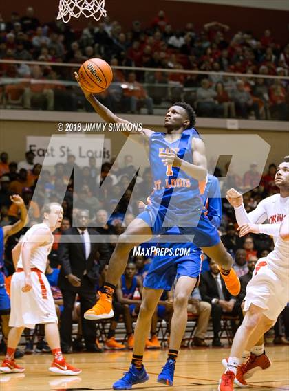 Thumbnail 2 in Centralia vs. East St. Louis (IHSA 3A Sectional) photogallery.