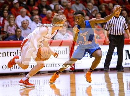 Thumbnail 2 in Centralia vs. East St. Louis (IHSA 3A Sectional) photogallery.