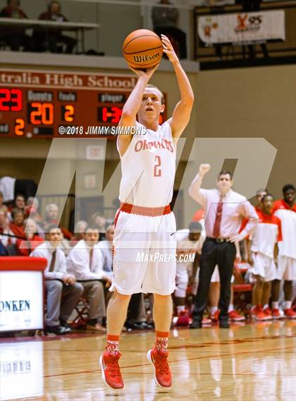 Thumbnail 2 in Centralia vs. East St. Louis (IHSA 3A Sectional) photogallery.