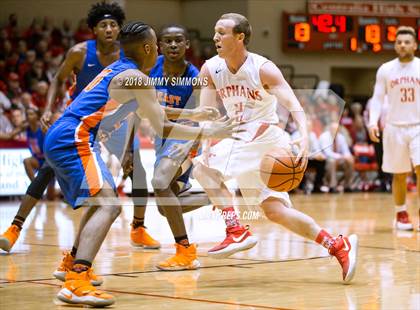 Thumbnail 3 in Centralia vs. East St. Louis (IHSA 3A Sectional) photogallery.