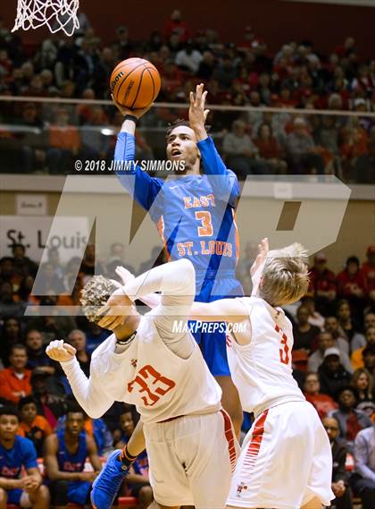 Thumbnail 1 in Centralia vs. East St. Louis (IHSA 3A Sectional) photogallery.