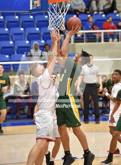 Thumbnail 2 in Stevens [John Paul] vs Holmes photogallery.