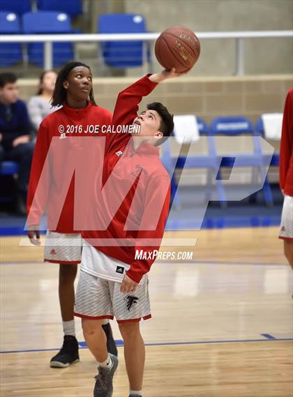 Thumbnail 1 in Stevens [John Paul] vs Holmes photogallery.