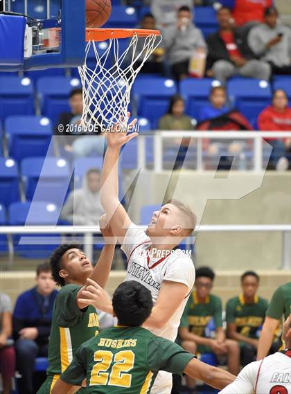 Thumbnail 3 in Stevens [John Paul] vs Holmes photogallery.