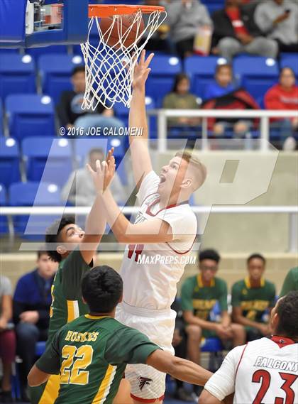 Thumbnail 2 in Stevens [John Paul] vs Holmes photogallery.