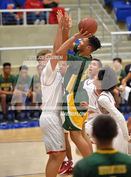 Thumbnail 3 in Stevens [John Paul] vs Holmes photogallery.