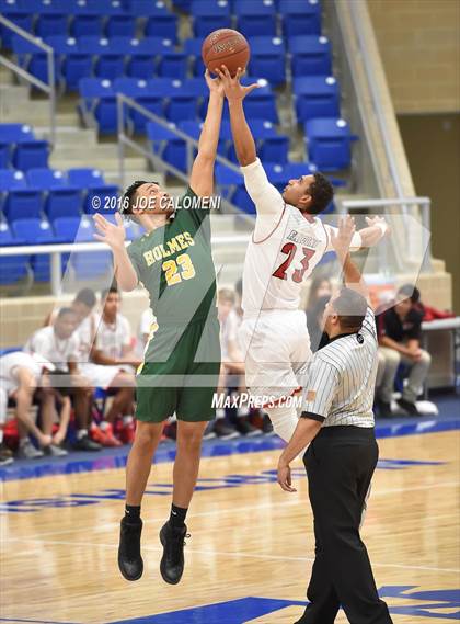 Thumbnail 1 in Stevens [John Paul] vs Holmes photogallery.