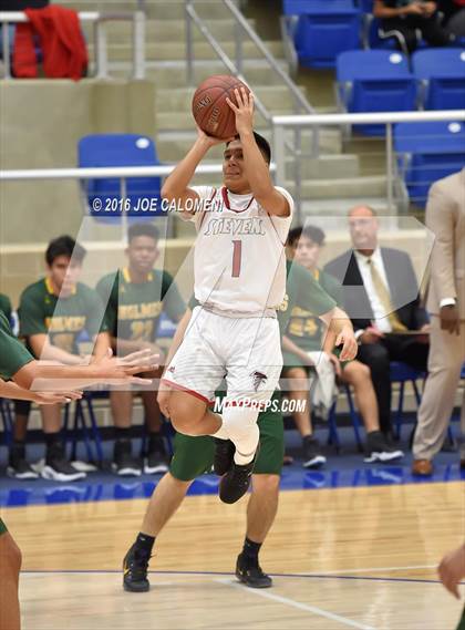 Thumbnail 1 in Stevens [John Paul] vs Holmes photogallery.