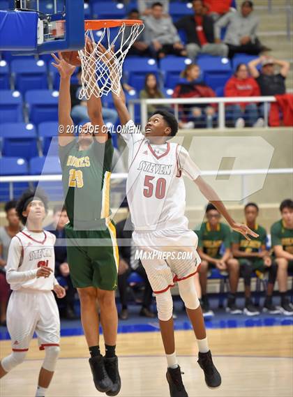 Thumbnail 3 in Stevens [John Paul] vs Holmes photogallery.
