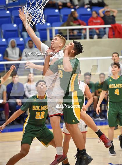 Thumbnail 1 in Stevens [John Paul] vs Holmes photogallery.