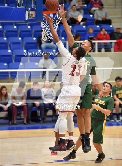 Thumbnail 1 in Stevens [John Paul] vs Holmes photogallery.