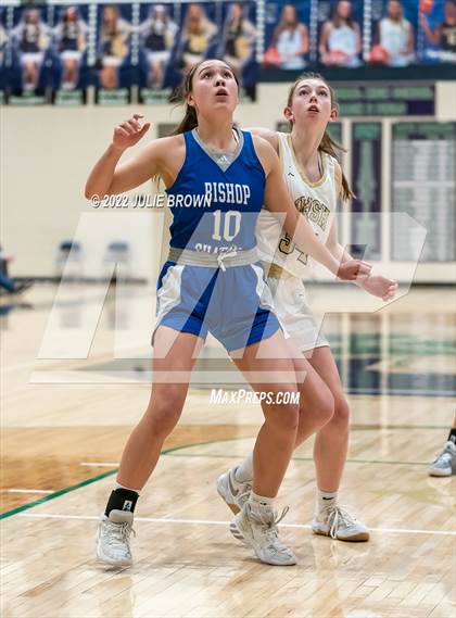 Thumbnail 3 in Indianapolis Bishop Chatard vs Cathedral (City Tournament Final) photogallery.