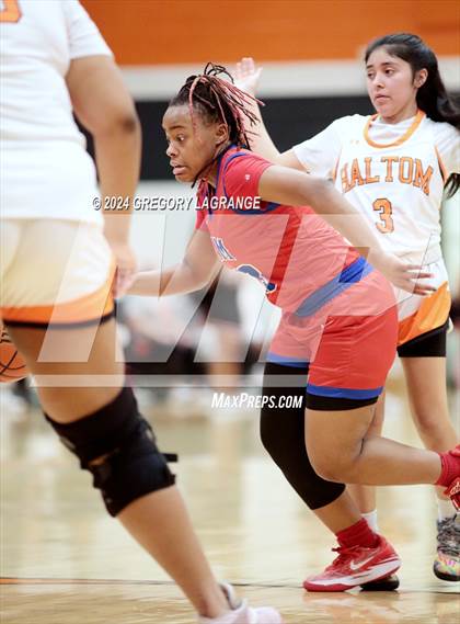 Thumbnail 1 in Sam Houston vs Haltom photogallery.