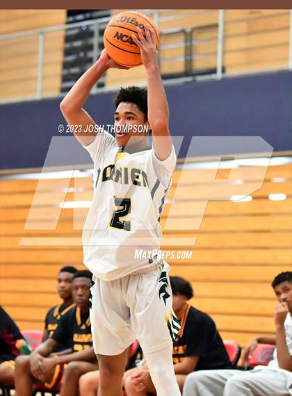 Thumbnail 3 in Damien vs. Hillcrest photogallery.