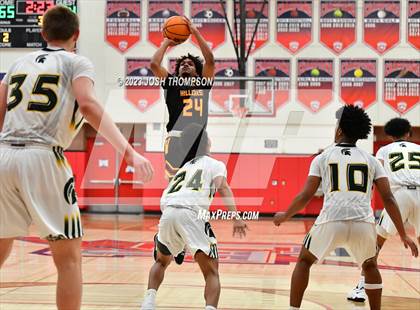 Thumbnail 2 in Damien vs. Hillcrest photogallery.
