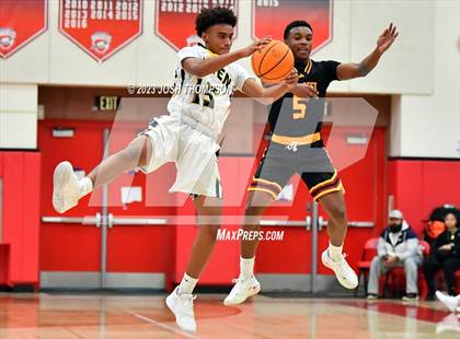 Thumbnail 1 in Damien vs. Hillcrest photogallery.
