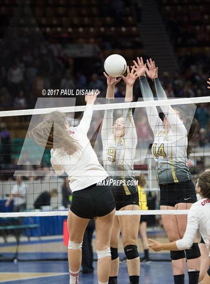 Thumbnail 2 in Rock Canyon vs. Coronado (CHSAA 5A Tie-Breaker) photogallery.