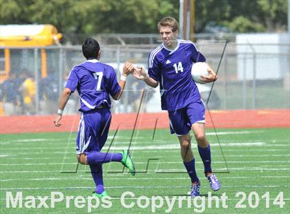 Thumbnail 3 in Liberty vs. Hallsville (UIL 4A Region 2 Semifinal) photogallery.