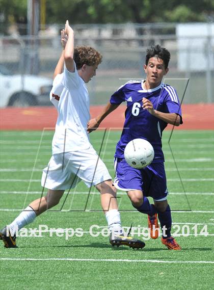 Thumbnail 3 in Liberty vs. Hallsville (UIL 4A Region 2 Semifinal) photogallery.