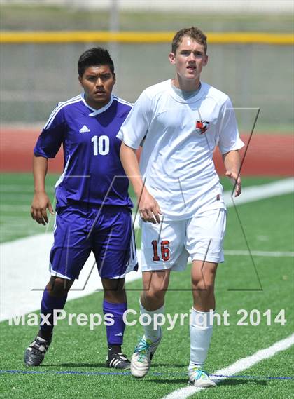 Thumbnail 1 in Liberty vs. Hallsville (UIL 4A Region 2 Semifinal) photogallery.