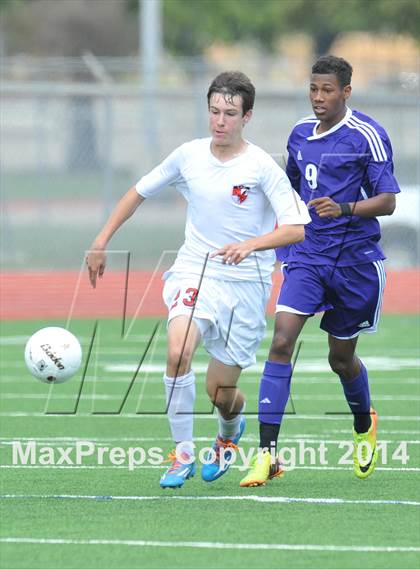 Thumbnail 3 in Liberty vs. Hallsville (UIL 4A Region 2 Semifinal) photogallery.