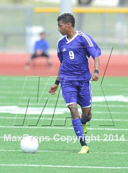 Thumbnail 3 in Liberty vs. Hallsville (UIL 4A Region 2 Semifinal) photogallery.