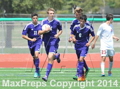 Thumbnail 3 in Liberty vs. Hallsville (UIL 4A Region 2 Semifinal) photogallery.