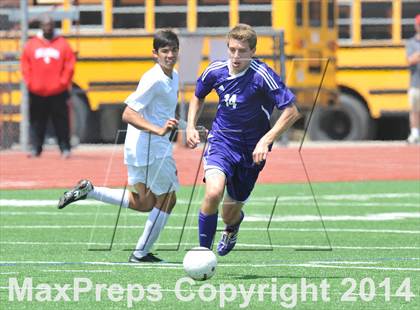 Thumbnail 3 in Liberty vs. Hallsville (UIL 4A Region 2 Semifinal) photogallery.