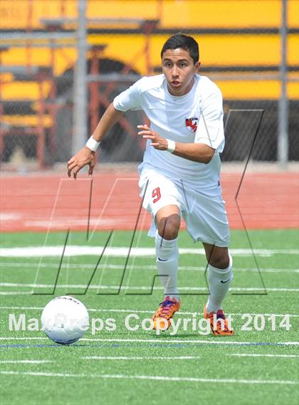 Thumbnail 1 in Liberty vs. Hallsville (UIL 4A Region 2 Semifinal) photogallery.