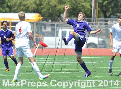 Thumbnail 3 in Liberty vs. Hallsville (UIL 4A Region 2 Semifinal) photogallery.