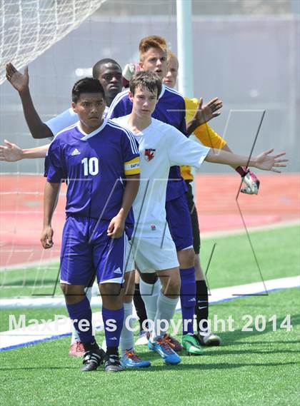 Thumbnail 3 in Liberty vs. Hallsville (UIL 4A Region 2 Semifinal) photogallery.