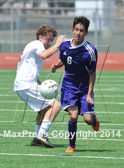 Thumbnail 1 in Liberty vs. Hallsville (UIL 4A Region 2 Semifinal) photogallery.
