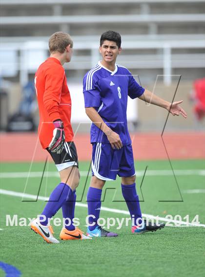 Thumbnail 1 in Liberty vs. Hallsville (UIL 4A Region 2 Semifinal) photogallery.