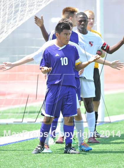 Thumbnail 3 in Liberty vs. Hallsville (UIL 4A Region 2 Semifinal) photogallery.