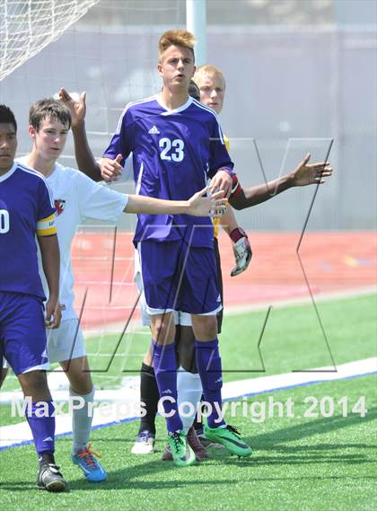 Thumbnail 1 in Liberty vs. Hallsville (UIL 4A Region 2 Semifinal) photogallery.