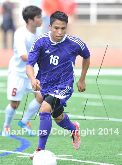 Thumbnail 2 in Liberty vs. Hallsville (UIL 4A Region 2 Semifinal) photogallery.