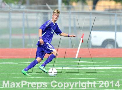 Thumbnail 3 in Liberty vs. Hallsville (UIL 4A Region 2 Semifinal) photogallery.