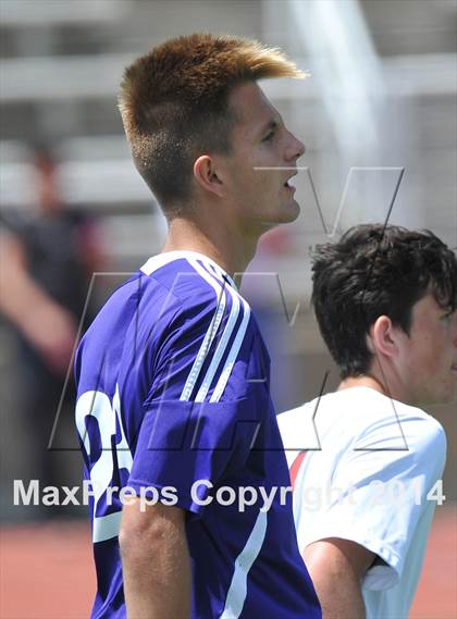 Thumbnail 3 in Liberty vs. Hallsville (UIL 4A Region 2 Semifinal) photogallery.