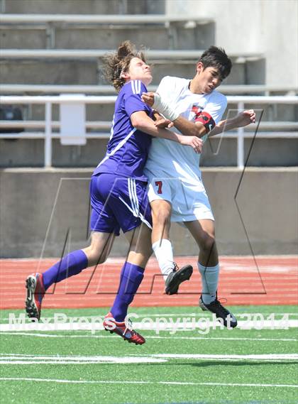 Thumbnail 1 in Liberty vs. Hallsville (UIL 4A Region 2 Semifinal) photogallery.