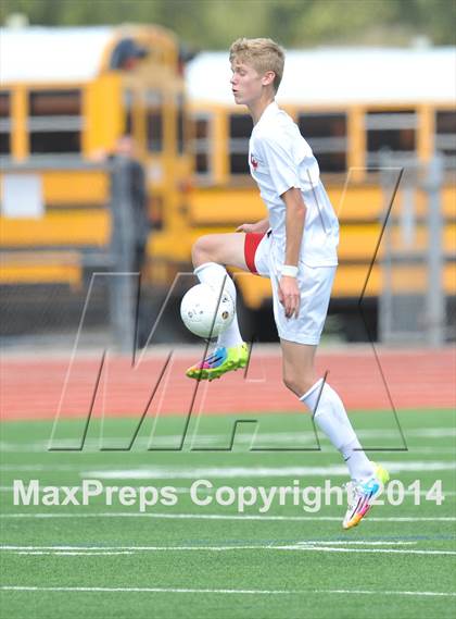 Thumbnail 1 in Liberty vs. Hallsville (UIL 4A Region 2 Semifinal) photogallery.