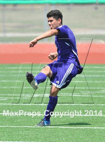 Thumbnail 3 in Liberty vs. Hallsville (UIL 4A Region 2 Semifinal) photogallery.