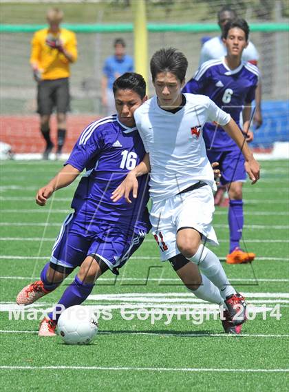 Thumbnail 3 in Liberty vs. Hallsville (UIL 4A Region 2 Semifinal) photogallery.