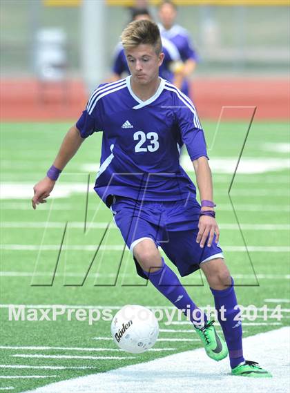 Thumbnail 2 in Liberty vs. Hallsville (UIL 4A Region 2 Semifinal) photogallery.