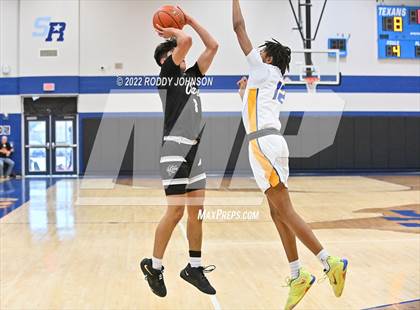 Thumbnail 2 in Clark @ Fort Bend Elkins (McDonald's Texas Invitational) photogallery.