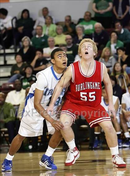 Thumbnail 3 in Burlingame vs. Sacred Heart Cathedral (CIF CCS D3 Final) photogallery.