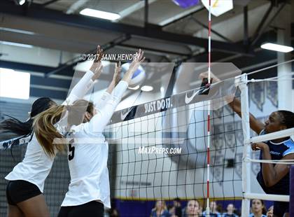 Thumbnail 3 in Archbishop Mitty vs. Marymount (Durango Fall Classic) photogallery.