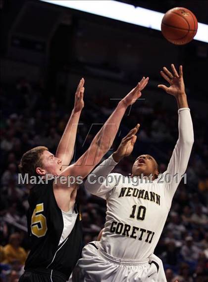 Thumbnail 3 in Sts. Neumann & Goretti vs. Montour (PIAA Class AAA Final) photogallery.